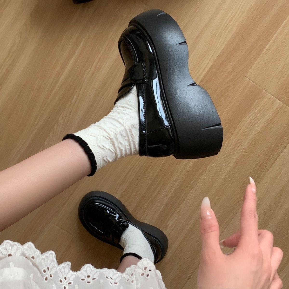 

Женские кожаные туфли на высокой платформе в британском стиле 2025 года, новые весенне-летние туфли Explosion JK черного цвета, туфли-лоферы с одной педалью 35