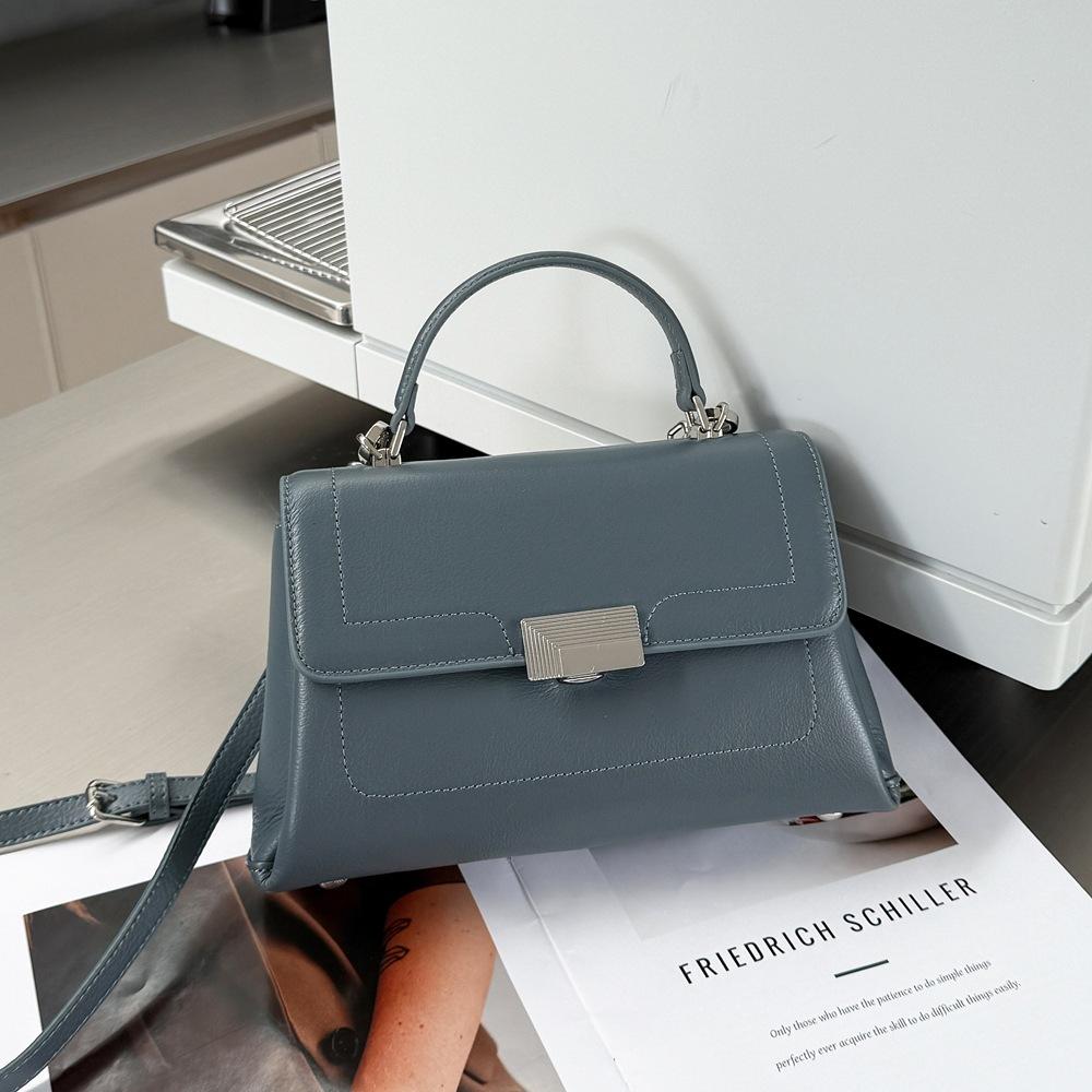 

Fashionable High-end Top Layer Cowhide Small Square Bag Versatile Crossbody Casual Hand-held Unit Price Women s 27x10x17cm павлин голубой