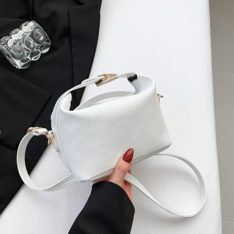 Stylish 2023 Winter Korean Fashion Handbag Elegant Pu Leather Shoulder Bag With Zipper