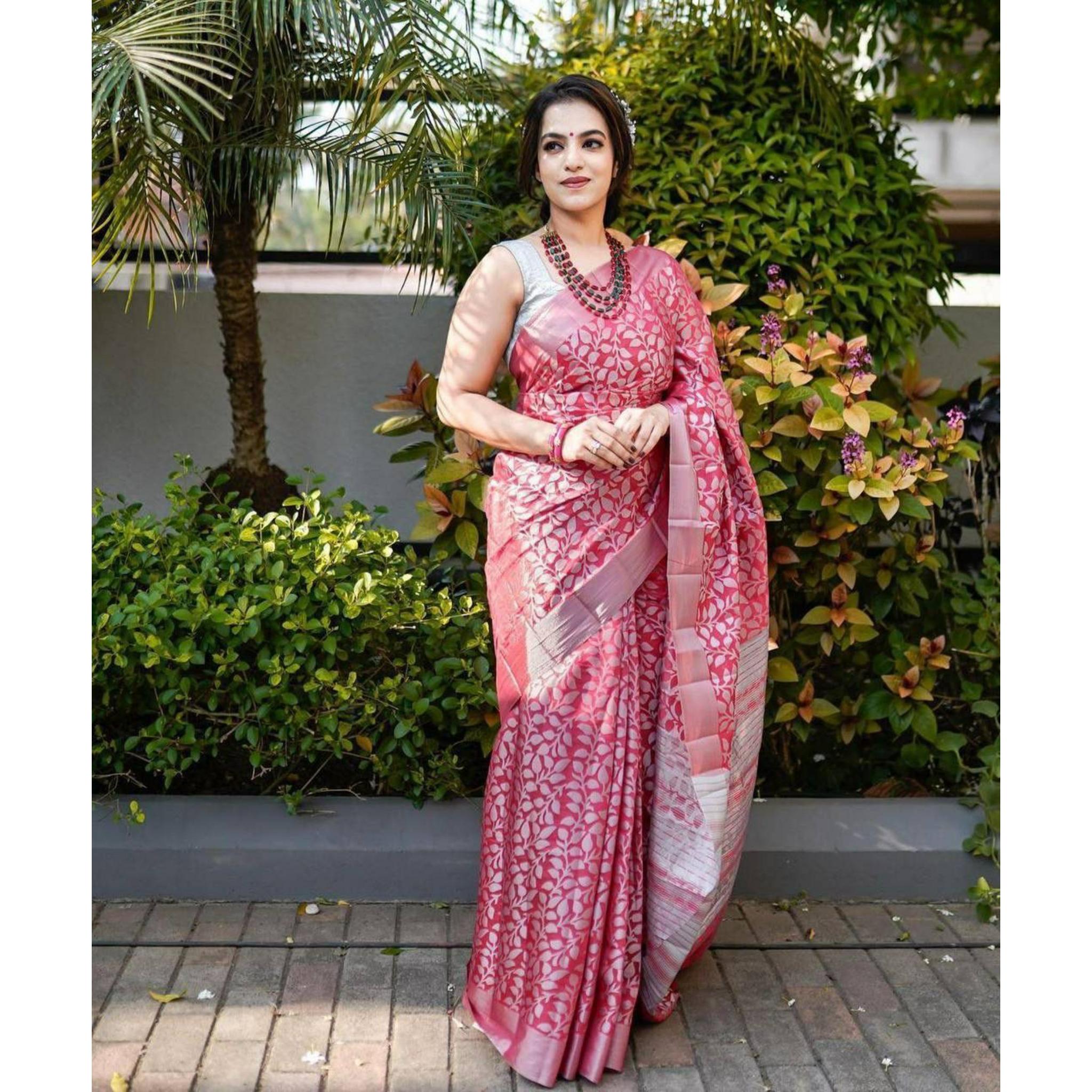 

Индийское традиционное мягкое шелковое сари личи с жаккардовым плетением