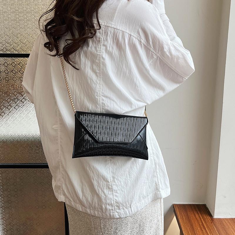 European and American fashion pleated hand-held envelope bag, dinner bag, foreign style personalized chain, single shoulder oblique span women's bag