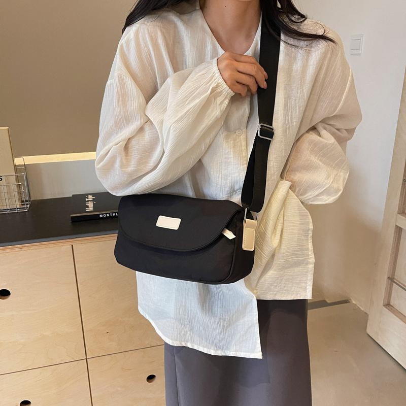 Einfache und modische Umhängetasche Sommer Neue Mode Lässige Umhängetasche Damen Trendiges Design Kleine quadratische Tasche Damen Tasche