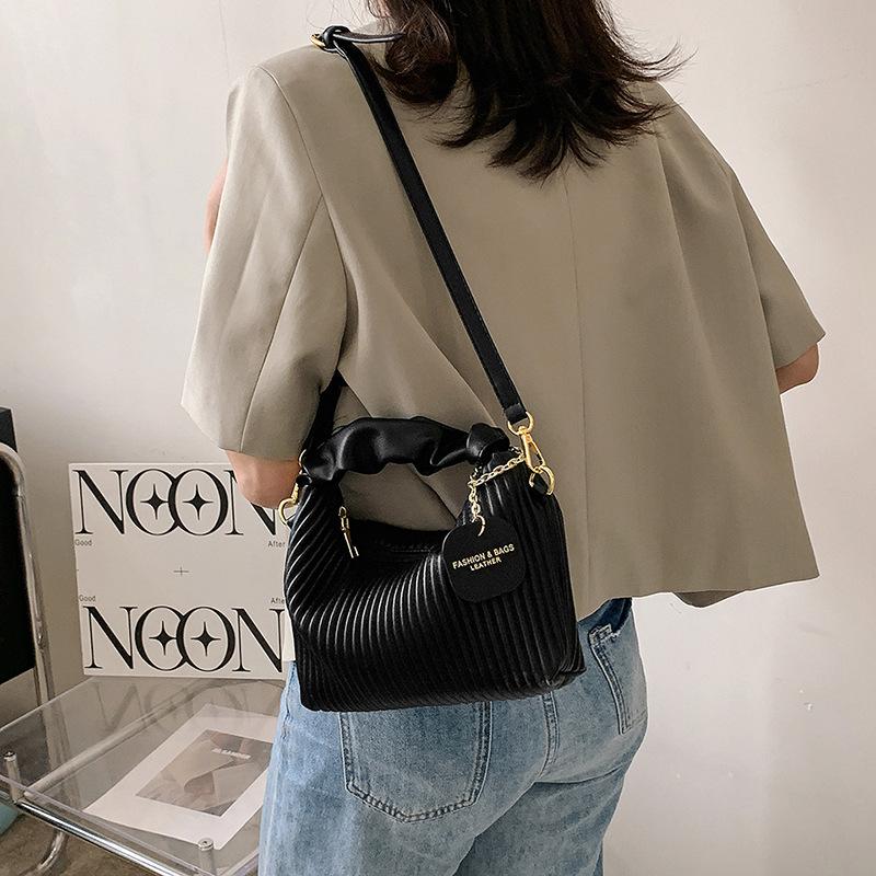 Retro Texture Pleated Portable Small Bag Women 2025 Korean Simple Fashion Small Square Bag Niche Versatile Shoulder Bag