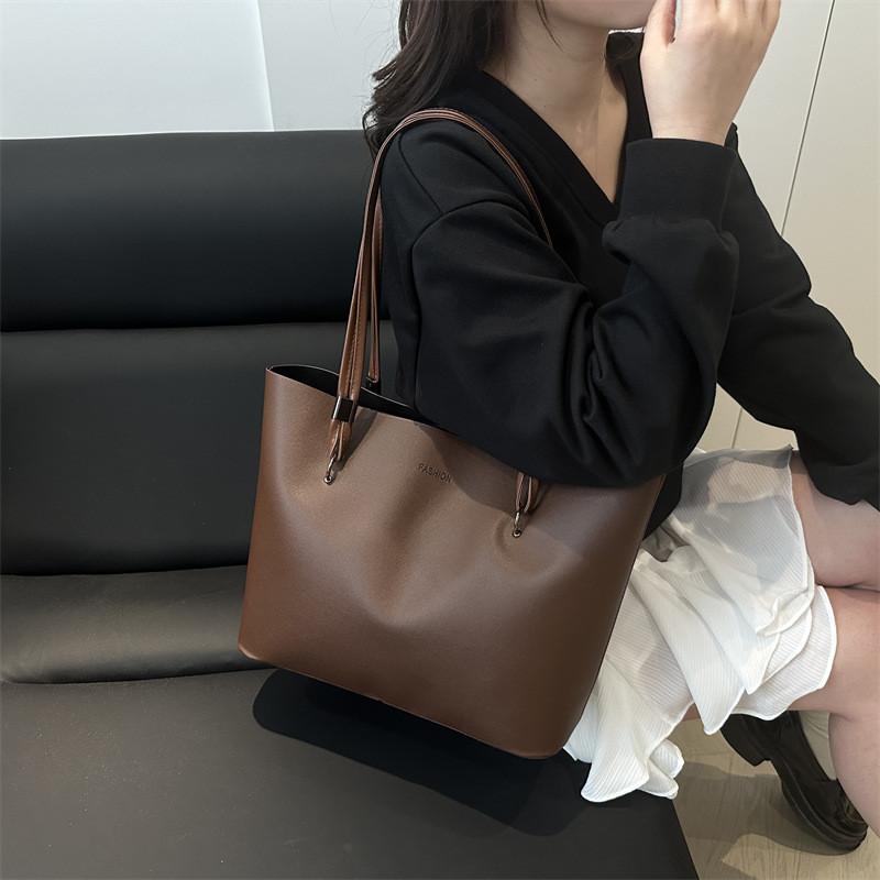 Street Style Large Capacity Pu Tote Bag With Zipper Closure For Casual Everyday Use
