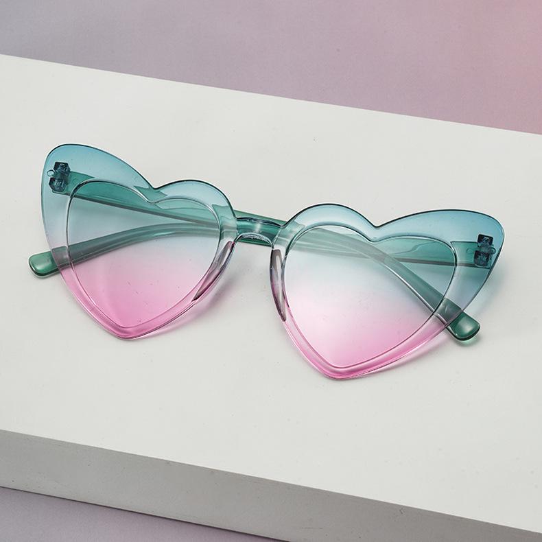 Trendy Heart-shaped Sunglasses for Women Retro Fashion UV Protection Lightweight Eyewear Ideal for Beach Party Festival Vacation
