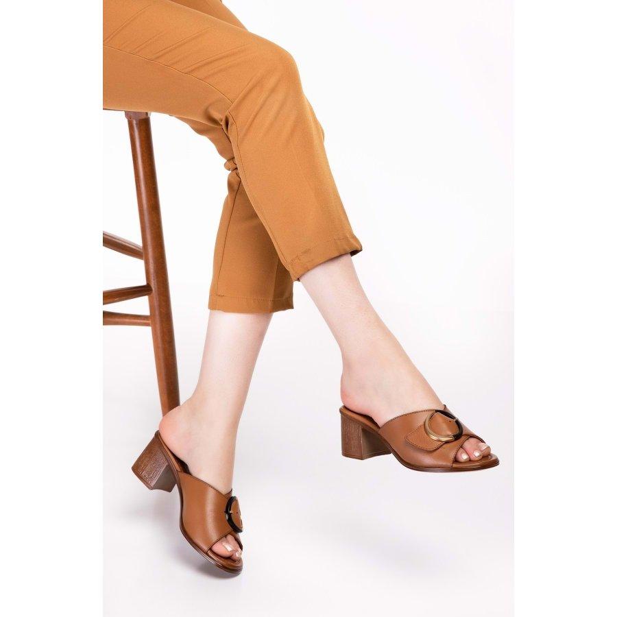 Dámské sandály pantofle z pravé kůže na středním podpatku