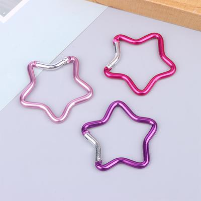 Fünfzackiger Sternförmiger Aluminium-Karabiner-Schlüsselanhänger-Clip Outdoor Camping Schlüsselanhänger Haken Flasche Hängeschnalle