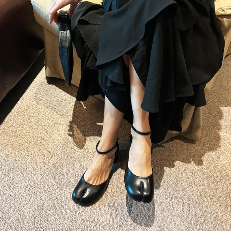 New Tabi split-toed ballet shoes women's texture folds shallow mouth flat bottom non-slip soft sole one-pedal sandals