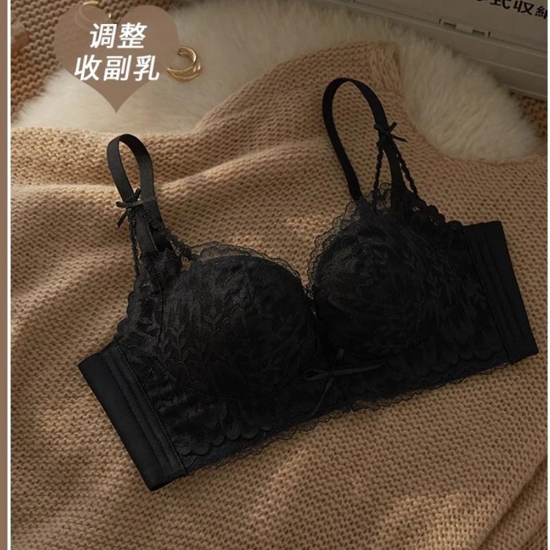 Women Elegant Cream Lace Wireless Bra with Scalloped Trim