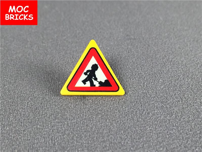 Non-Toxic 50Pcs/Lot Road Sign With Clip-On Stop Bus Station Thoroughfare Construction Worker Building Blocks Figure Diy Toys Kids Gifts