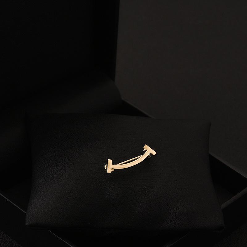 Cute and Simple Smiling Face Brooch High-end and Elegant Woman Fixed Shirt Collar Anti-glare Clasp Small Pin
