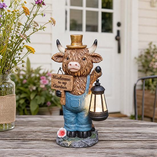 Garden Highland Cow Statue with Battery Powered Lantern, Small Highland Cow Figurine with Welcome Sign, Outdoor Resin Sculpture for Lawn, Patio, Porch