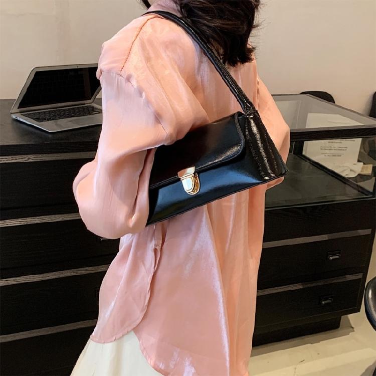 Fashionable and Durable Shoulder Bags PU Underarm Handbag for Social Activities