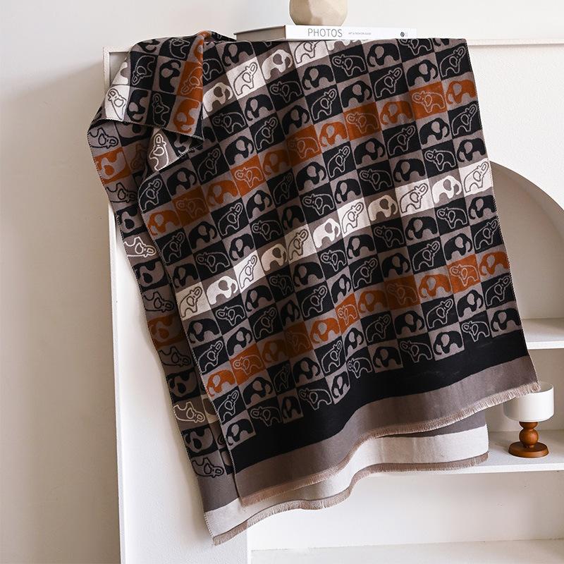 

Женский двухсторонний теплый шарф из искусственного кашемира с мультяшным принтом слоненка в корейском стиле, шаль для кондиционера 180-65cm черный коричневый