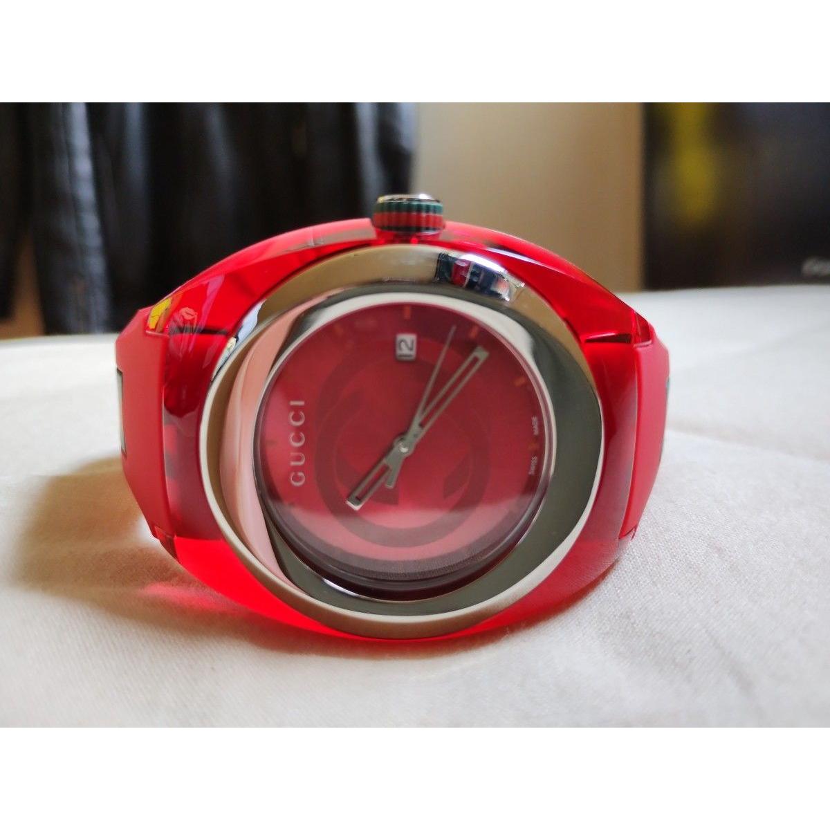 Б/у часы GUCCI SYNC 137.1 Красные Хорошее состояние