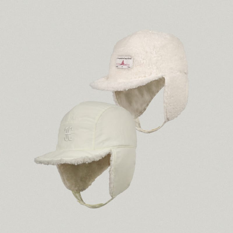

FOLNUA REVERSIBLE TEDDY EARFLAP CAP [IVORY] FREE