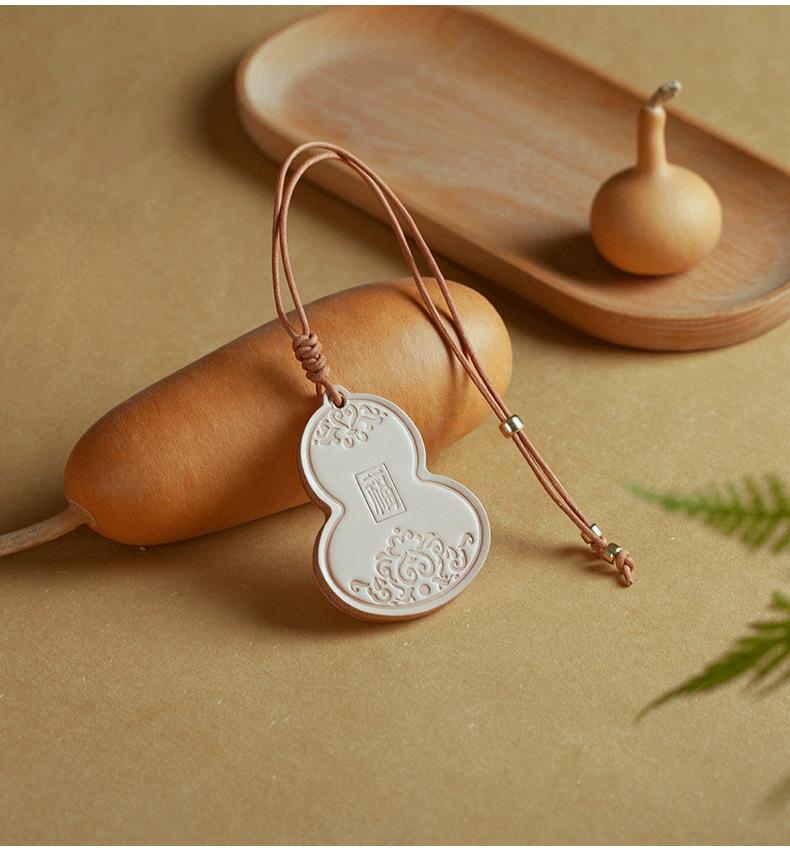 Ping An Gourd Cowhide Car Pendant - Creative and Exquisite Gift Decoration