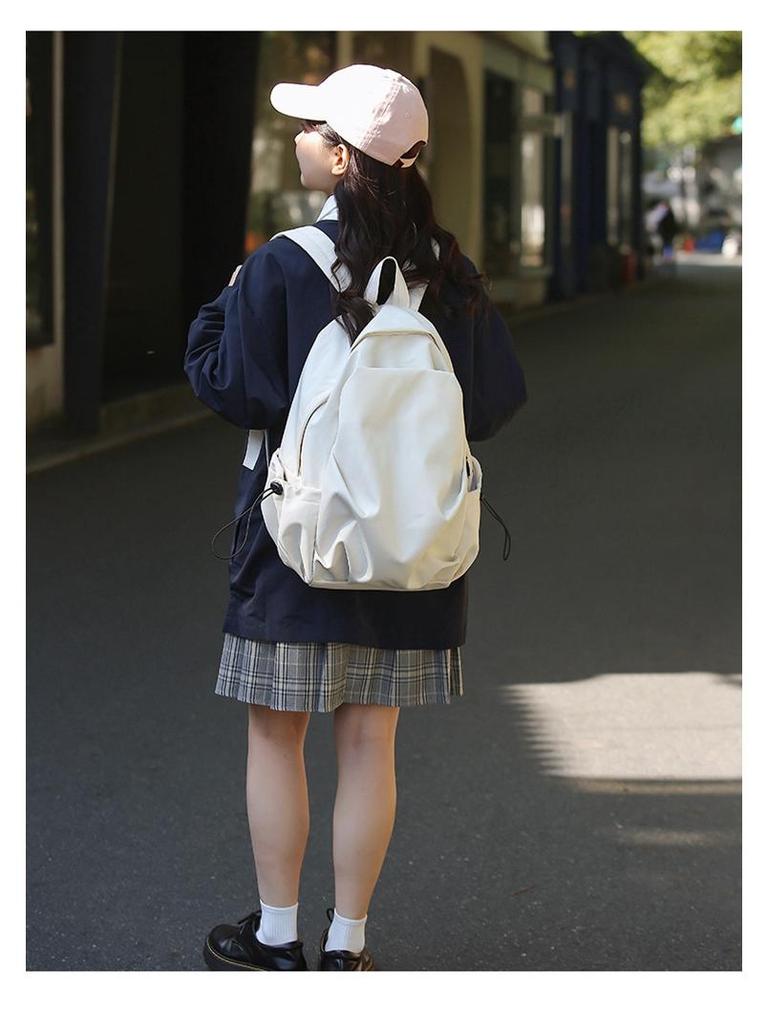 Large Capacity Nylon Lightweight Fashion Backpack for Casual Hiking and Commuting