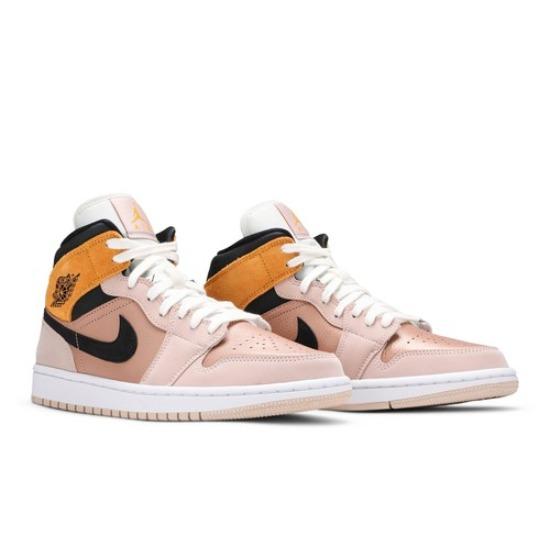 

Air Jordan Wmns Air Jordan 1 Mid SE Particle Beige DD2224-200 EU 36 коричневый