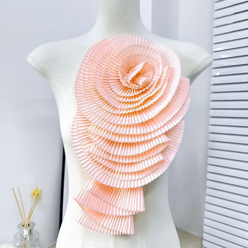 Fashionable Pleated Big Flower Lapel Pin Exaggerated Folded Flower Brooch for Dress and Shirt Women Breastpin Ornament