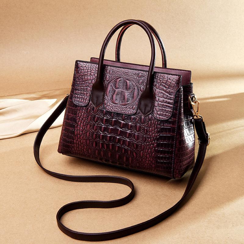 2025 New Fashion High-end Crocodile Leather Women Handbag Large-capacity Waterproof Lightweight Messenger Bag Temperament Commuter Shoulder Bag