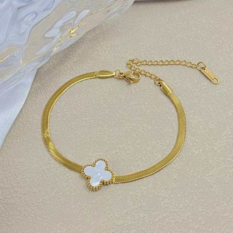 Lucky Clover Bracelet for Women 18K Simple, Fashionable, Versatile, High End Bracelet Jewelry