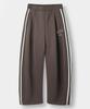 Dimiteulibeullaeg Vlad One-Pleat Curved Track Sweatpants_Brown