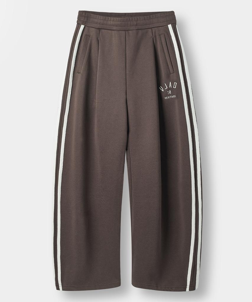 Dimiteulibeullaeg Vlad One-Pleat Curved Track Sweatpants_Brown