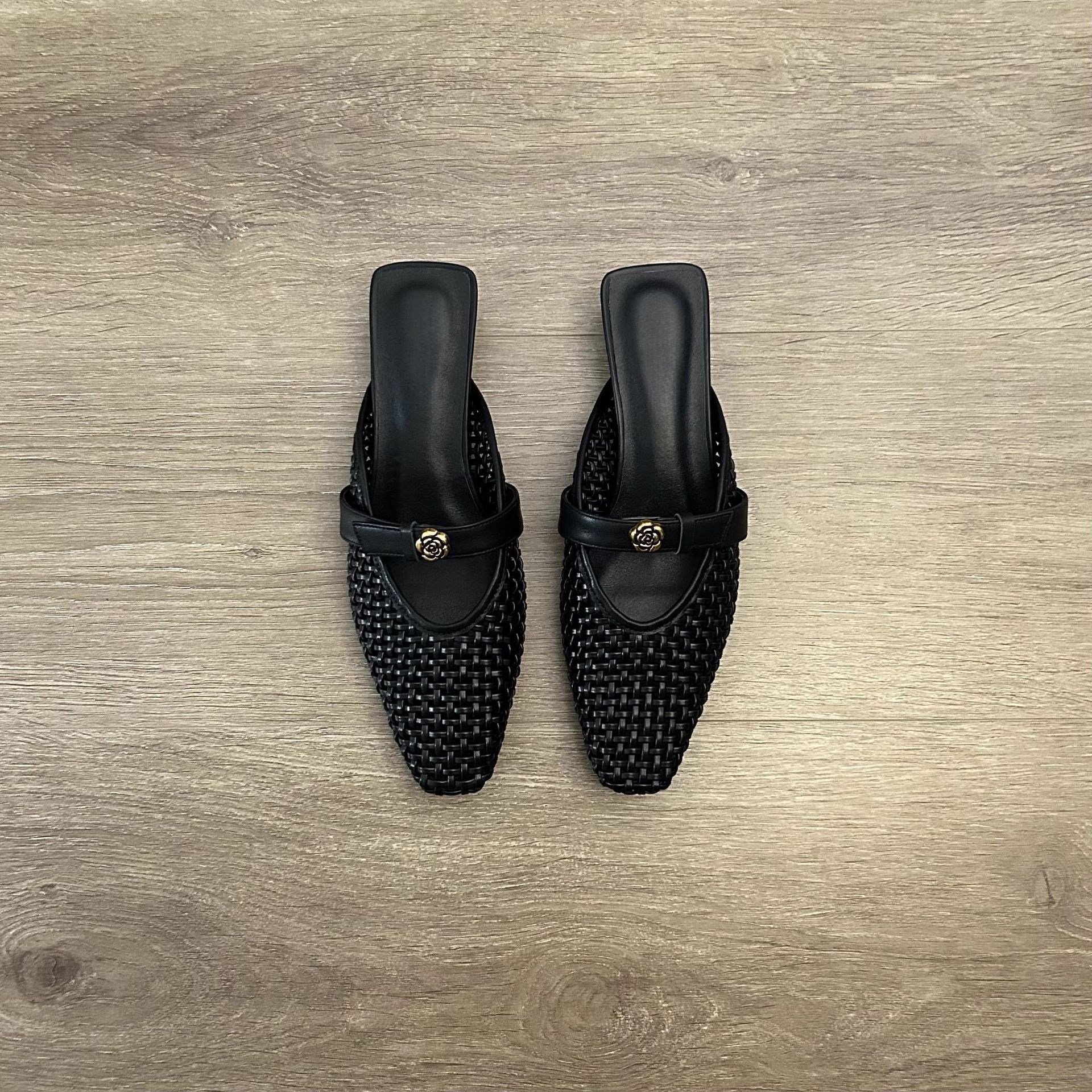 

Нишевые плетеные сандалии, сандалии с полым носком на одной пуговице, модные тапочки для работы 35