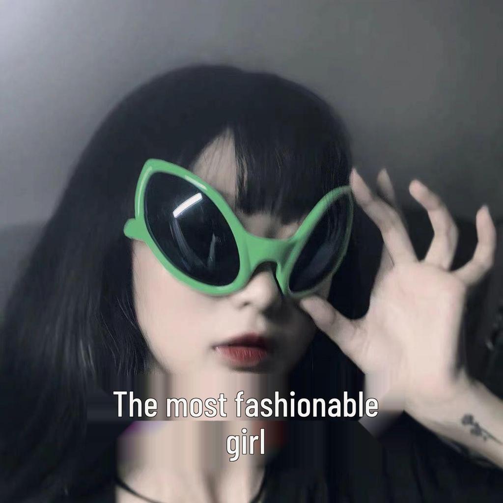 Alien Party Sand Sculpture Sunglasses: Funny Glasses for a Unique Personality.