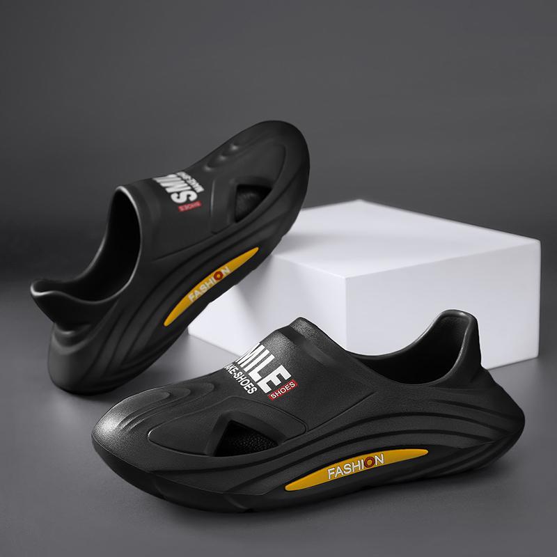 New Summer Couple Beach Shoes Men's Hole Shoes Sandals Are Light and Soft Plus Size