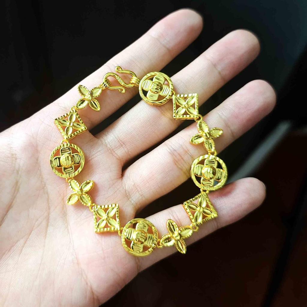 Elegant Four-Leaf Clover Gold-Plated Bracelet: High-End Fashion for Men and Women