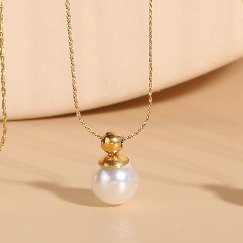 2025 New Fashion Women Temperament Freshwater Pearl Pendant Necklace Women Ins Luxury Pearl Pendant Titanium Steel Necklace