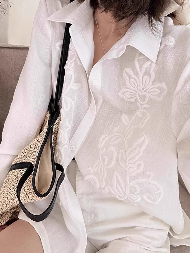 2026 Spring European Women's White Embroidered Loose Casual Shirt, French Design, Round Neck