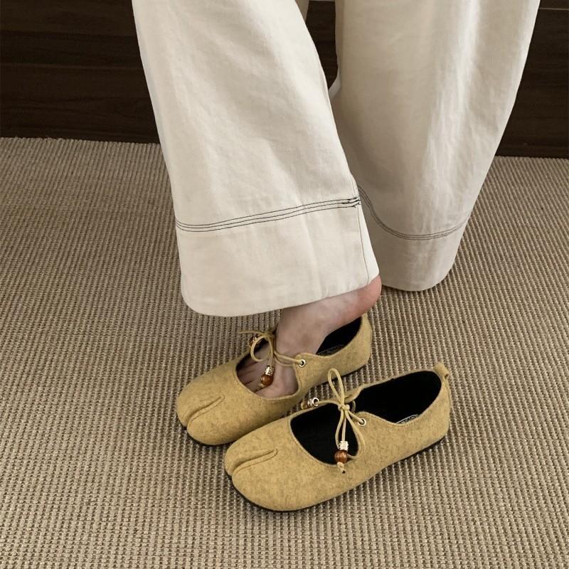 Retro Gray Split-toed Pig's Trotters Women's 2025 Spring and Autumn New Shallow Mouth Design Single Shoes Fashion Mary Jane Shoes