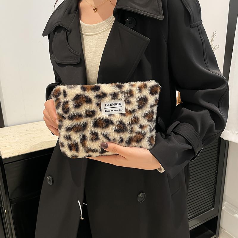 Leopard print plush Makeup Bag Large capacity portable travel toiletry bag Cosmetics Clutch Bag Premium storage bag