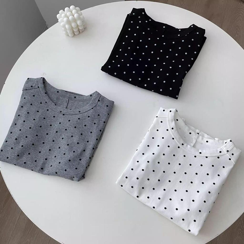 Dámské šedé tričko s krátkým rukávem a puntíky - Nový letní styl 2025