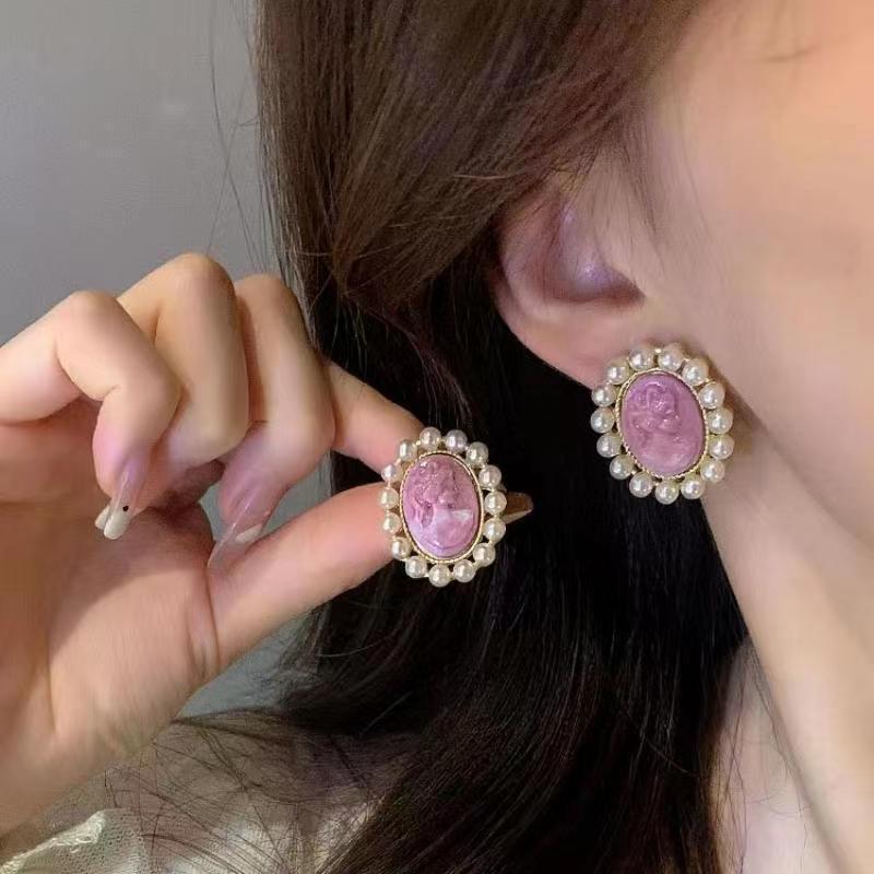 French Style Geometric Earrings High End Luxury Pearl Head Portrait Earrings Artistic Retro Round Shape Women Elegent Jewelry