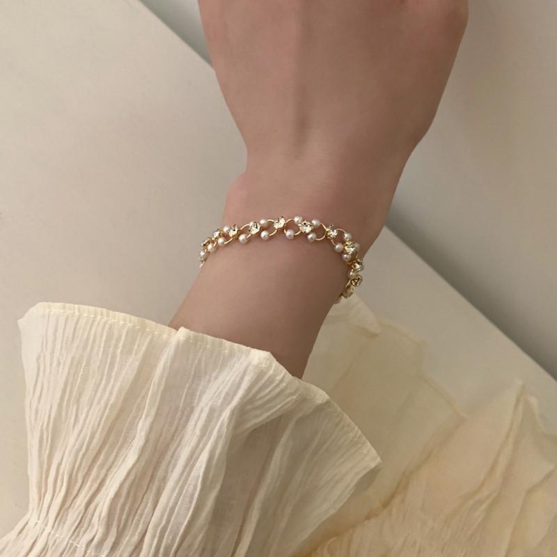 Elegant Retro Diamond Pearl Bracelet: Korean-Inspired All-Match Fashion Jewelry
