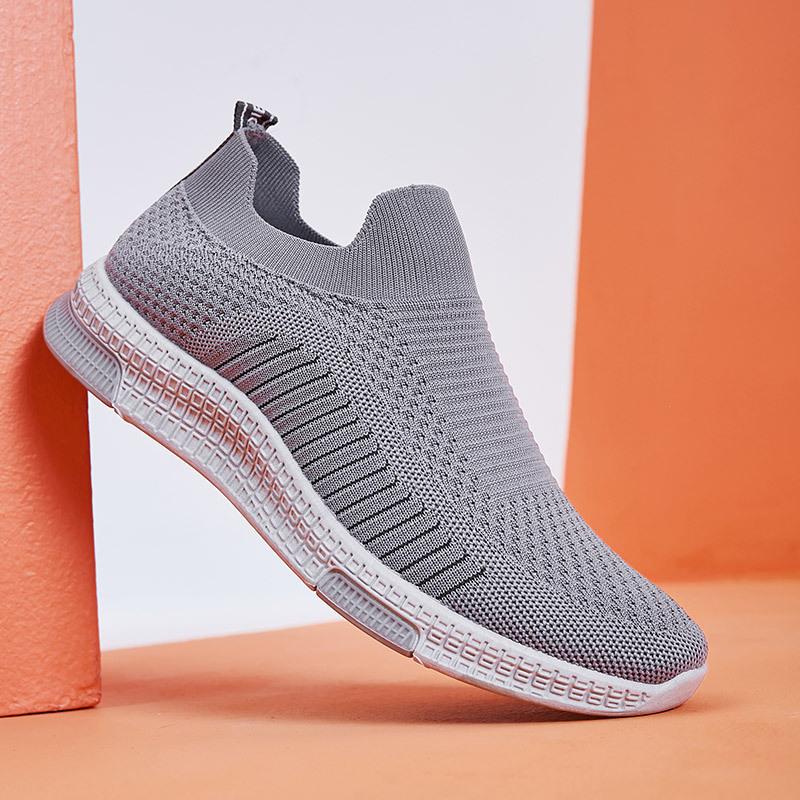 Men's Shoes Spring and Summer New Fashionable Casual Shoes Flying Knitted Breathable Lightweight Comfortable One-foot Sports Shoes for Men