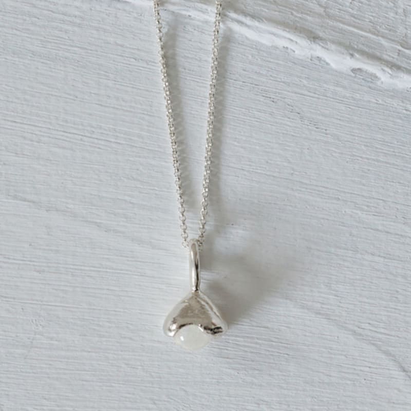 REINDEER GROTTO NECKLACE 08