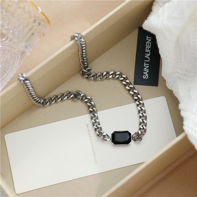 European & American Retro Titanium Steel Black Diamond Clavicle Necklace - Short, Simple, and Stylish for Women