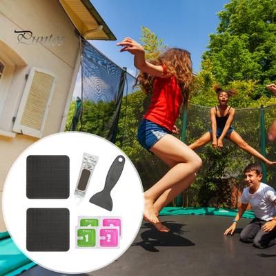 1 set di toppe di riparazione per trampolino da 4x4 pollici con raschietto adesivo, tergicristallo impermeabile, copertura per fori di strappo per trampolino, toppa nera quadrata