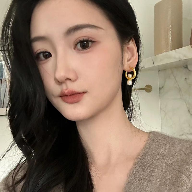 Double-Sided Pearl Stud Earrings Light Luxury Temperament Earrings Versatile Atmosphere Advanced Sense Letter Earrings Women