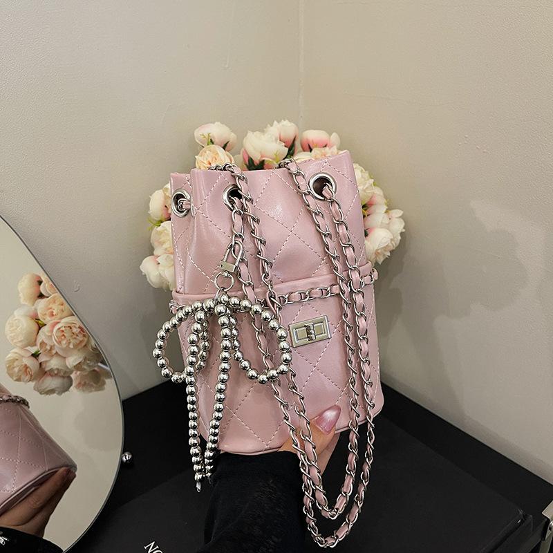 Rhombus chain bag women's new niche design single shoulder messenger bag is now popular bucket bag