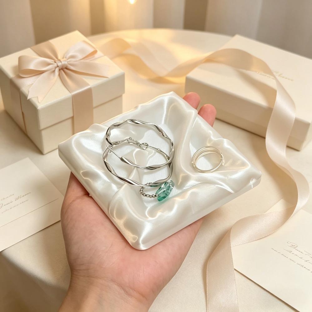 3D Printed Trinket Storage Dish, Simple Stylish Design for Jewelry, Nice Table Decor and Ideal Ladies Gift