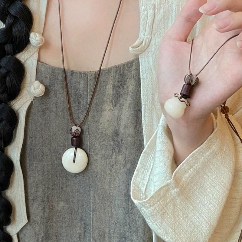Zen-Inspired Bodhi Pendant Necklace: Retro Ethnic Style Clavicle Chain