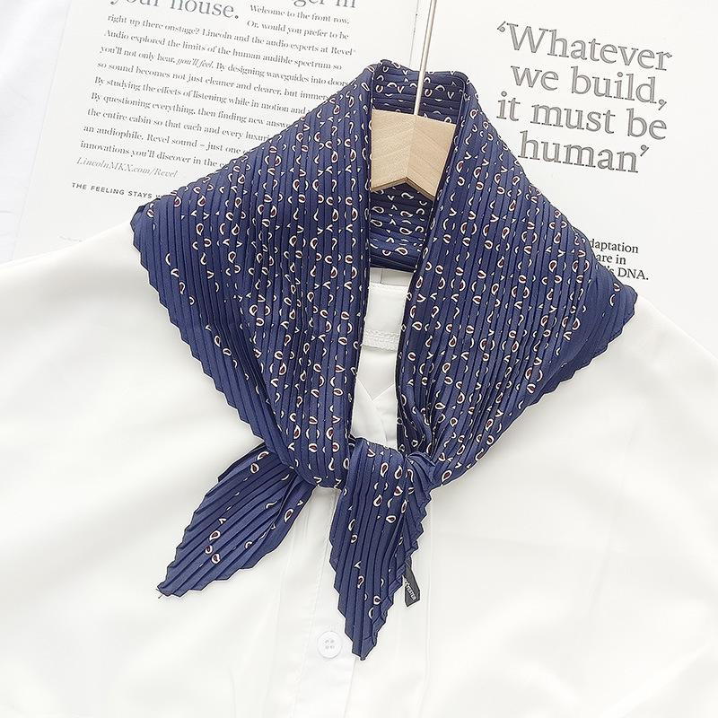 Retro Color Block Crinkled Square Scarf - 70cm Pleated Neckerchief in Imitation Silk for Women
