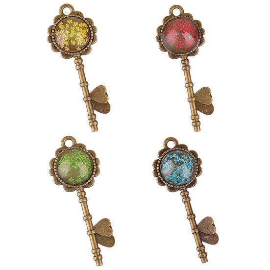 Heart Babysbreath Round Bezel Key Pendant