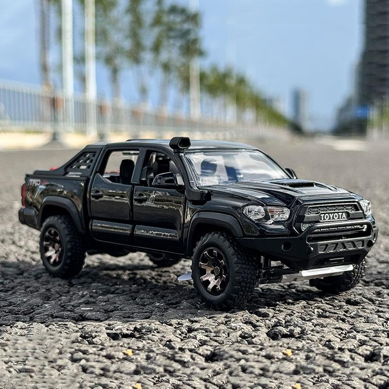 1/32 Toyota Tacoma Picku Wagon Alloy Model Car Toy Diecasts Metal Casting Sound and Light Car Toys for Children Vehicle